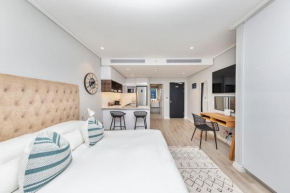 Stunning Apt with Rooftop Pool & Sea View 16onBree 2212
